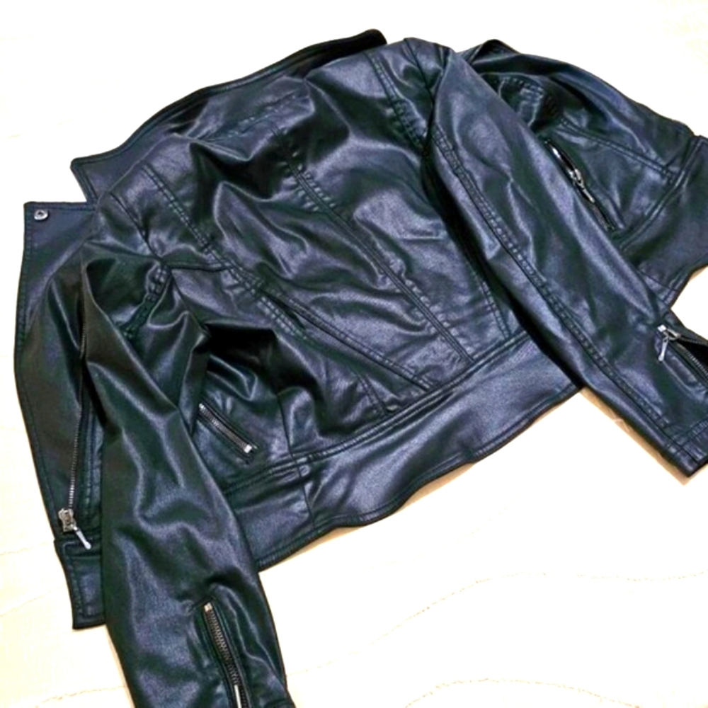 🔥HP🔥MOTO JACKET, BLACK COATED w/ DIAGONAL ZIPPERED CLOSURE from WHBM, SIZE 2P - Picture 13 of 16